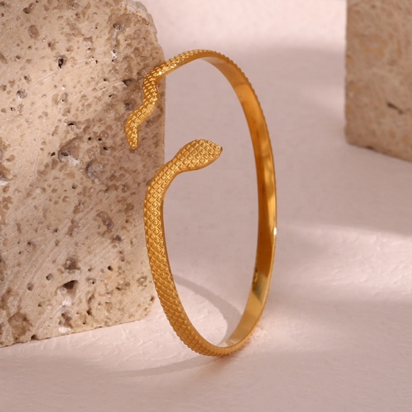 New 18K Gold Open Adjustable Snake Bangle, beautiful Bracelet, cute Bracelet. - Picture 4 of 6